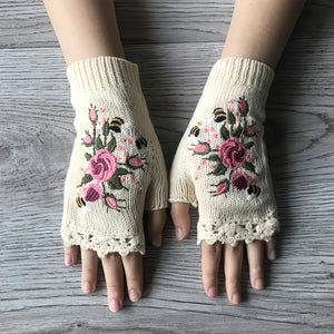 Gants brodés à la main