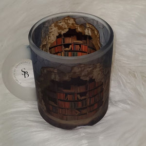 Trou d'étagères 3D dans une tasse murale