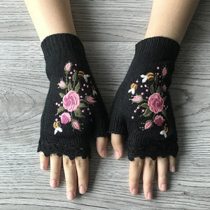 Gants brodés à la main