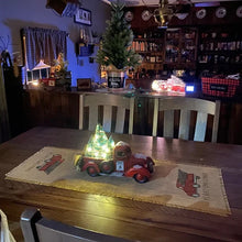 Charger l&#39;image dans la galerie, Pièce maîtresse de Noël de camion de ferme rouge